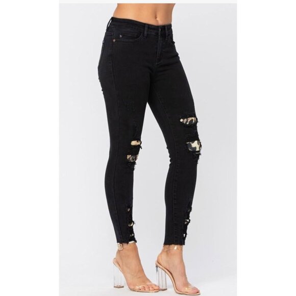 NWT Judy Blue Black Destroyed Leopard Patch Mid-Rise Skinny Jeans (Style: 82168) - Picture 2 of 14